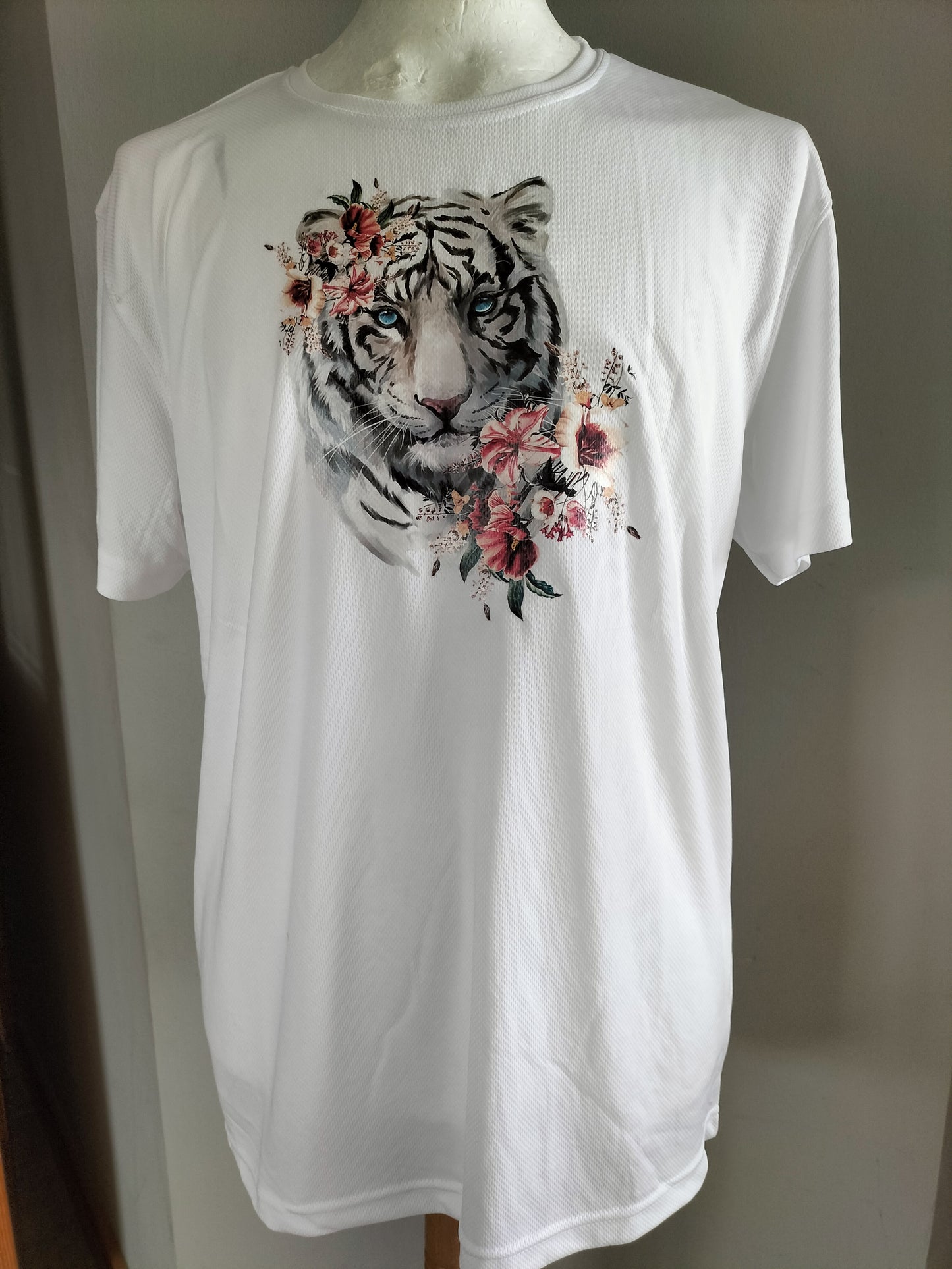 Beautiful Variety of Polyester T-shirts deferent sizes  with Beautiful printed designs on them